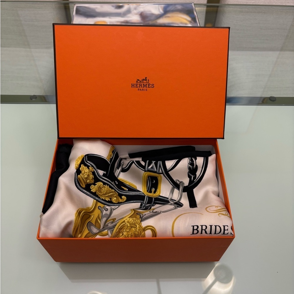 Authentic Hermès Carré 90 Silk Scarf - Picture 6 of 9